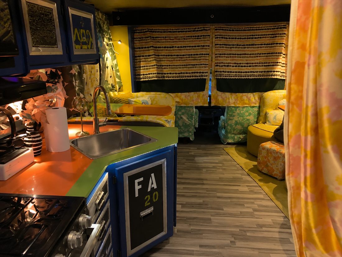 BigTopHop galley in gold and royal blue